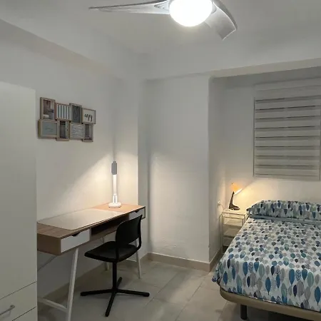 Practico Y Comodo Apartamento. * Malaga